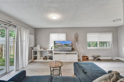 Adosado en venta en Lauderhill, Florida, 2 dormitorios, 87.33 m2 № 2013125 - foto 26