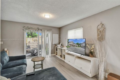 Adosado en venta en Lauderhill, Florida, 2 dormitorios, 87.33 m2 № 2013125 - foto 4