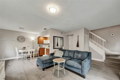 Adosado en venta en Lauderhill, Florida, 2 dormitorios, 87.33 m2 № 2013125 - foto 10