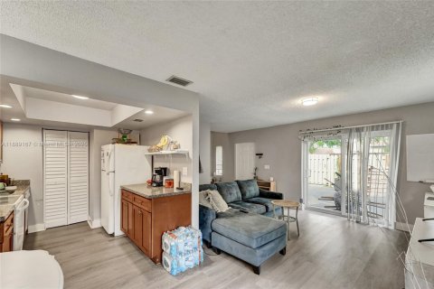 Adosado en venta en Lauderhill, Florida, 2 dormitorios, 87.33 m2 № 2013125 - foto 8