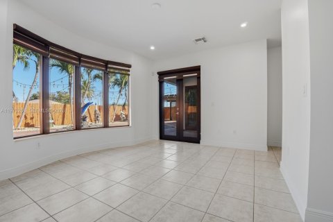 House in Miami Lakes, Florida 4 bedrooms, 204.01 sq.m. № 2031047 - photo 5