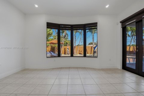 House in Miami Lakes, Florida 4 bedrooms, 204.01 sq.m. № 2031047 - photo 6