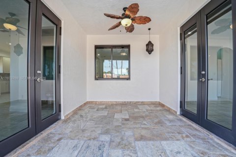 House in Miami Lakes, Florida 4 bedrooms, 204.01 sq.m. № 2031047 - photo 12