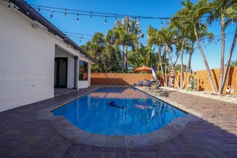 House in Miami Lakes, Florida 4 bedrooms, 204.01 sq.m. № 2031047 - photo 2