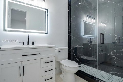 House in Miami Lakes, Florida 4 bedrooms, 204.01 sq.m. № 2031047 - photo 10