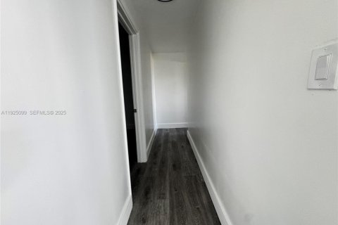 Снять в аренду квартиру в Вест-Парк, Флорида 2 спальни, 211.82м2, № 1986039 - фото 9