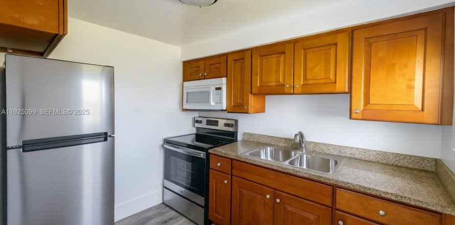 Квартира в Вест-Парк, Флорида 2 спальни, 211.82м2 № 1986039