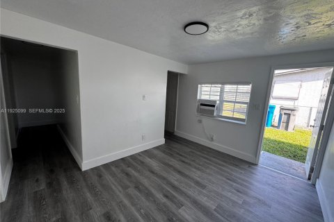 Снять в аренду квартиру в Вест-Парк, Флорида 2 спальни, 211.82м2, № 1986039 - фото 6