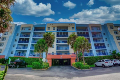 Condominio en alquiler en New Smyrna Beach, Florida, 3 dormitorios, 157.75 m2 № 1744094 - foto 1