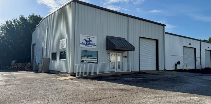 Commercial property in Odessa, Florida № 2221127