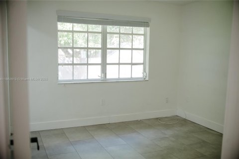 Villa ou maison à louer à Cutler Bay, Floride: 2 chambres, 83.61 m2 № 1890940 - photo 14