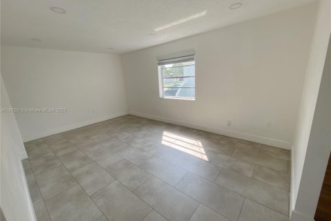 Villa ou maison à louer à Cutler Bay, Floride: 2 chambres, 83.61 m2 № 1890940 - photo 10