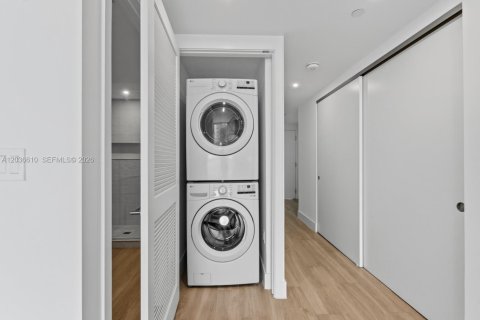 Condominio en alquiler en Miami, Florida № 2084914 - foto 10