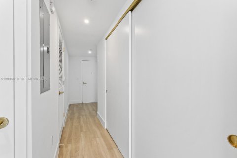 Condominio en alquiler en Miami, Florida № 2084914 - foto 8