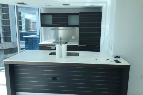 Condo in Miami, Florida, 2 bedrooms № 2060130 - photo 6