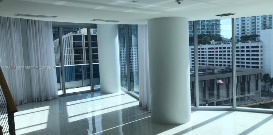 Condo in Miami, Florida, 2 bedrooms № 2060130