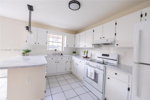 Condo in Miami, Florida, 3 bedrooms № 2046826 - photo 19
