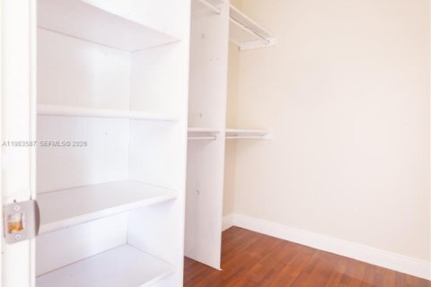 Condo in Miami, Florida, 3 bedrooms № 2046826 - photo 26