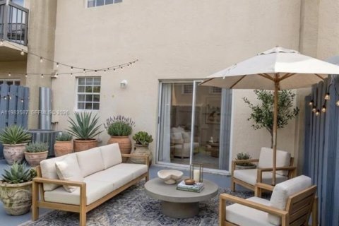 Condo in Miami, Florida, 3 bedrooms № 2046826 - photo 23
