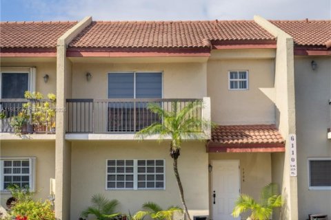 Condo in Miami, Florida, 3 bedrooms  № 2046826