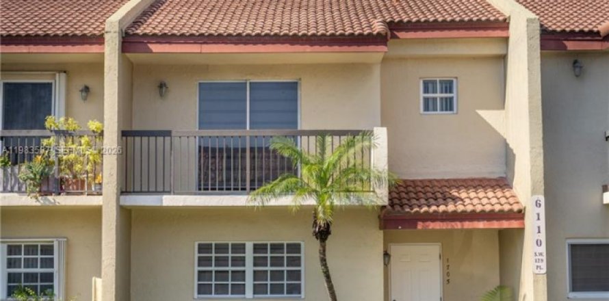 Condo in Miami, Florida, 3 bedrooms № 2046826