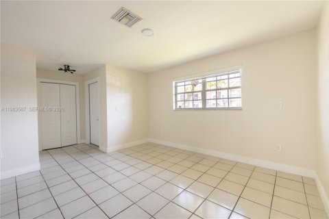 Condo in Miami, Florida, 3 bedrooms № 2046826 - photo 9
