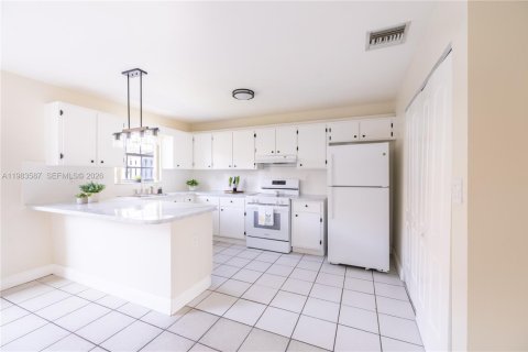 Condo in Miami, Florida, 3 bedrooms № 2046826 - photo 14