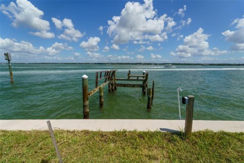 Terreno en venta en Treasure Island, Florida № 1898879 - foto 24