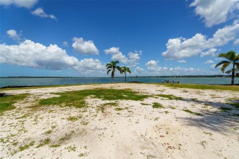 Terreno en venta en Treasure Island, Florida № 1898879 - foto 15