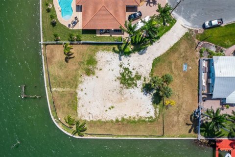 Terreno en venta en Treasure Island, Florida № 1898879 - foto 2