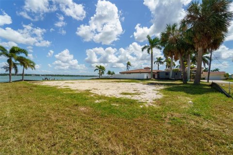 Terreno en venta en Treasure Island, Florida № 1898879 - foto 19