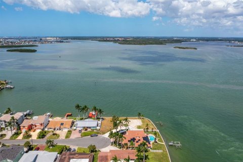 Terreno en venta en Treasure Island, Florida № 1898879 - foto 6