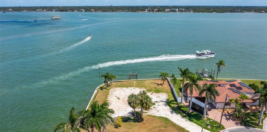 Terreno en Treasure Island, Florida № 1898879