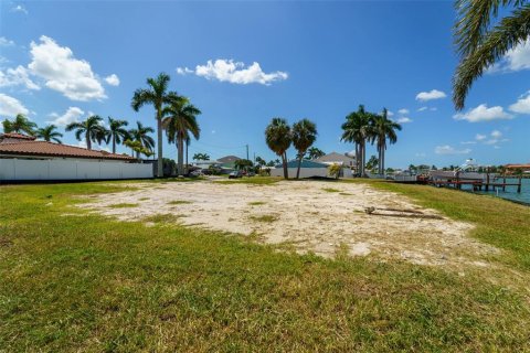 Terreno en venta en Treasure Island, Florida № 1898879 - foto 17