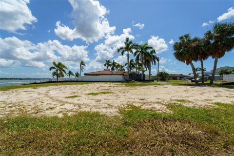 Terreno en venta en Treasure Island, Florida № 1898879 - foto 18