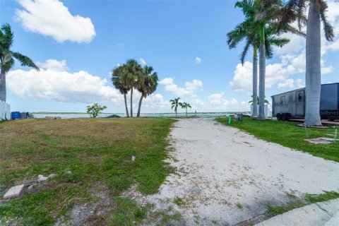 Terreno en venta en Treasure Island, Florida № 1898879 - foto 12