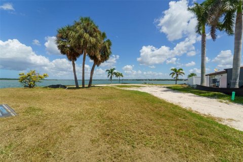 Terreno en venta en Treasure Island, Florida № 1898879 - foto 14