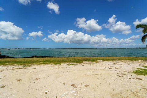 Terreno en venta en Treasure Island, Florida № 1898879 - foto 21