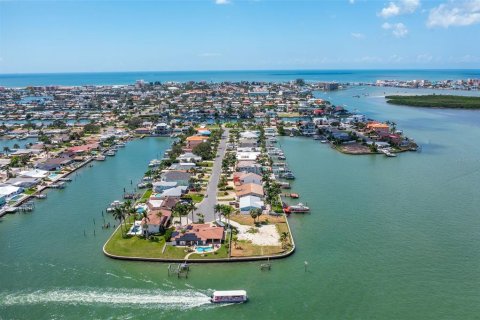 Terreno en venta en Treasure Island, Florida № 1898879 - foto 9