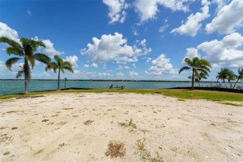 Terreno en venta en Treasure Island, Florida № 1898879 - foto 22
