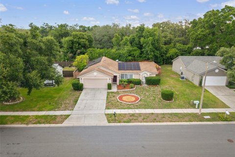 House in Apopka, Florida 3 bedrooms, 144.56 sq.m. № 2199635