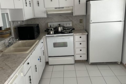 Condo in Dania Beach, Florida, 2 bedrooms  № 1462295 - photo 6