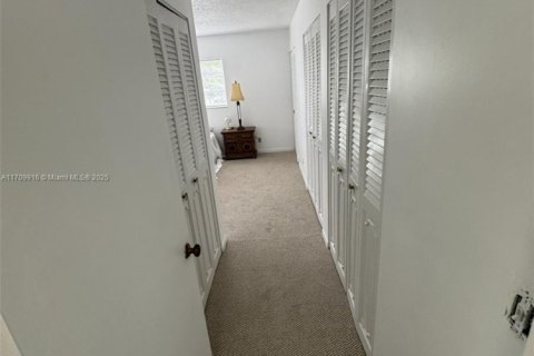 Condo in Dania Beach, Florida, 2 bedrooms  № 1462295 - photo 23