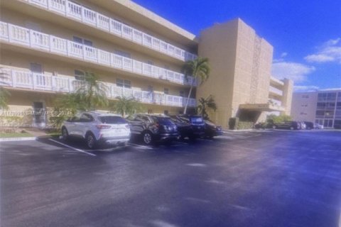 Condo in Dania Beach, Florida, 2 bedrooms  № 1462295 - photo 1