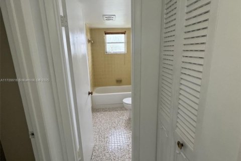 Condo in Dania Beach, Florida, 2 bedrooms  № 1462295 - photo 19