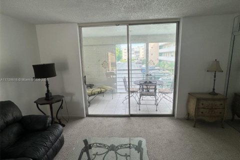 Condo in Dania Beach, Florida, 2 bedrooms  № 1462295 - photo 9