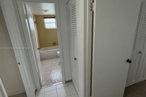 Condo in Dania Beach, Florida, 2 bedrooms  № 1462295 - photo 22