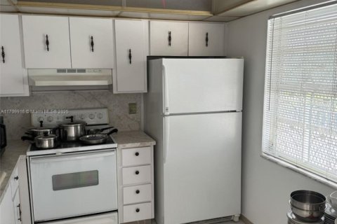 Condo in Dania Beach, Florida, 2 bedrooms  № 1462295 - photo 7