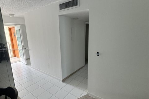 Condo in Dania Beach, Florida, 2 bedrooms  № 1462295 - photo 16