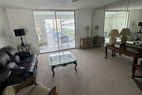 Condo in Dania Beach, Florida, 2 bedrooms  № 1462295 - photo 8